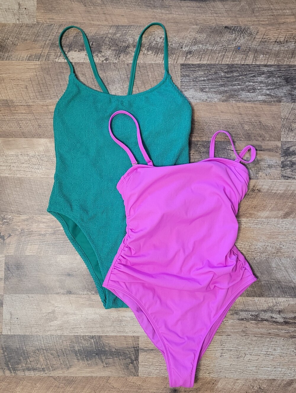 Shade & Shore Green and Pink Ribbed Swim Set